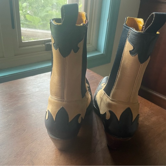 Vintage full grain and suede western boots, tan and black size 7 - Picture 2 of 4